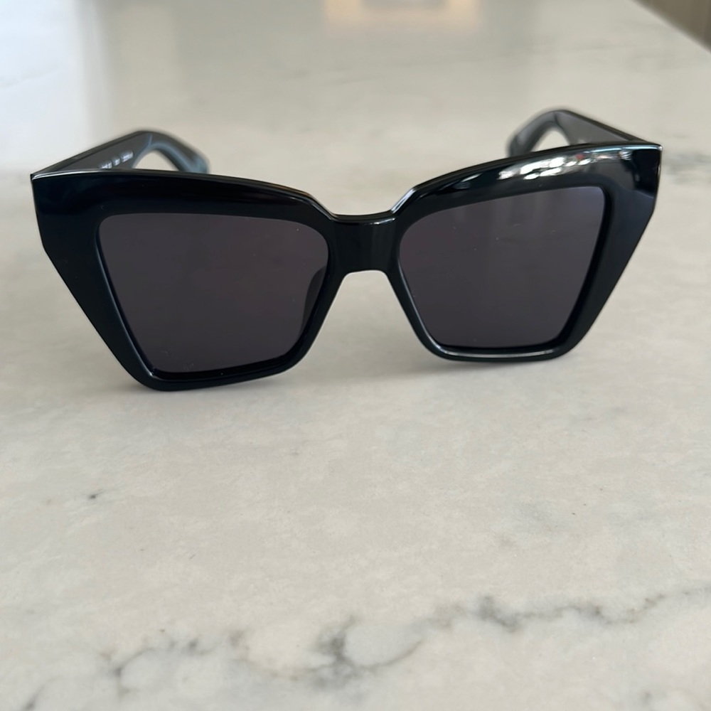 Brand new Indescratables sunglasses - Loop 03 style! Worn only twice!